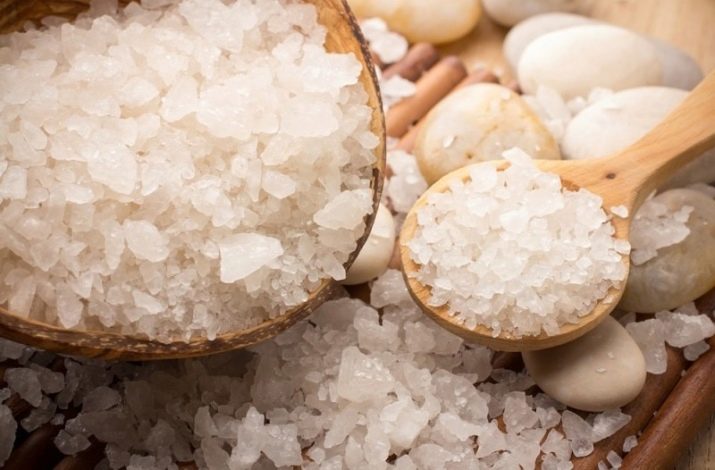 Соль в воде полезна для ног