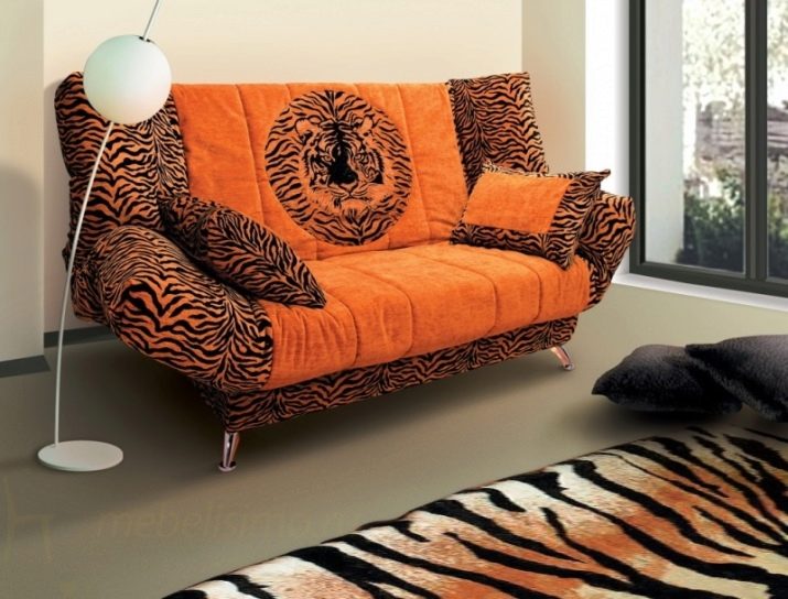 Чехол на диван с деревянным углом