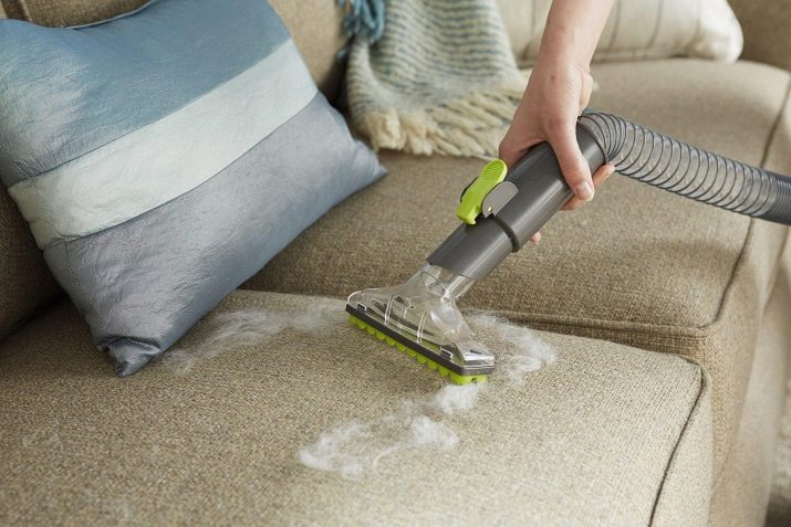 Как моющим пылесосом отмыть диван
