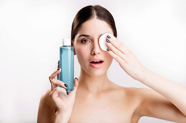 Как снимать макияж с глаз мицеллярной водой