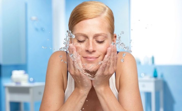 Нужно ли умываться водой после снятия макияжа мицеллярной водой
