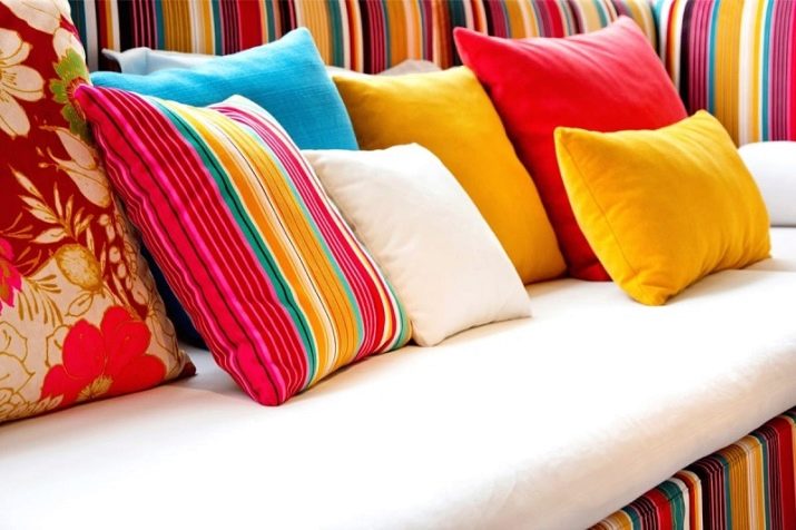 Подушки для дивана (56 фото): декоративные большие и маленькие мягкие  подушки на глубокий диван, стандартные размеры, прямоугольные и круглые