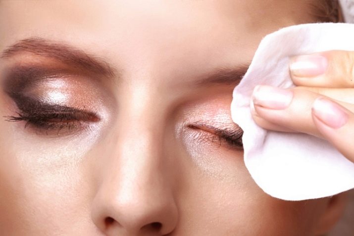 Средство для снятия макияжа не раздражает глаз