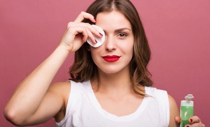 Что выбрать для снятия макияжа с глаз
