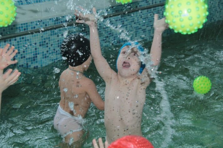 При какой температуре можно купаться ребенку в бассейне