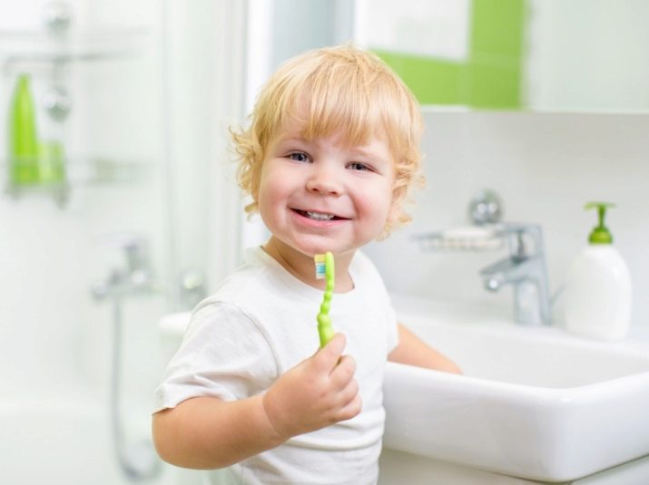 Чем почистить зубы ребенку в 1 год