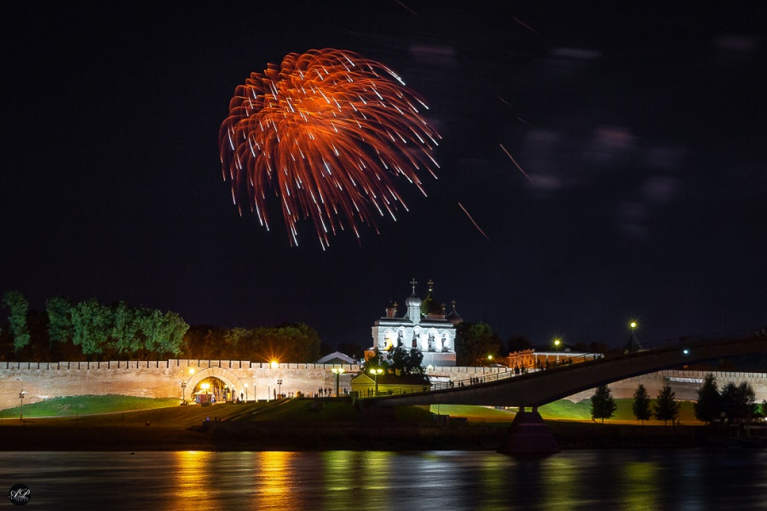 День рождение новгорода. Великий Новгород салют. Салют Великий Новгород 2021. Салют Великий Новгород 05.01.2021. Великий Новгород салют 9 мая 2021.