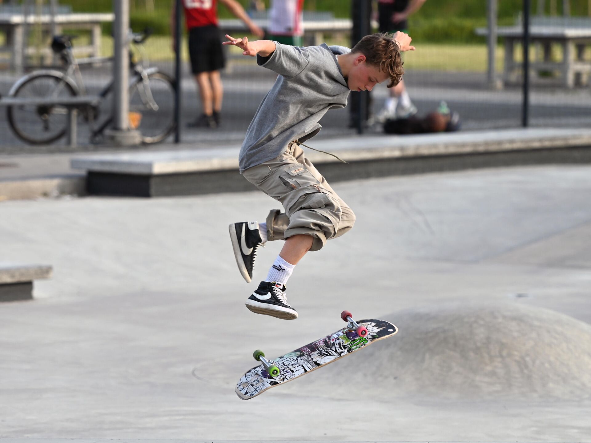 Оли скейты кроссовки. Olli Skate кроссовки. Олли Хааскиви. День скейтбординга. Олли скейт.